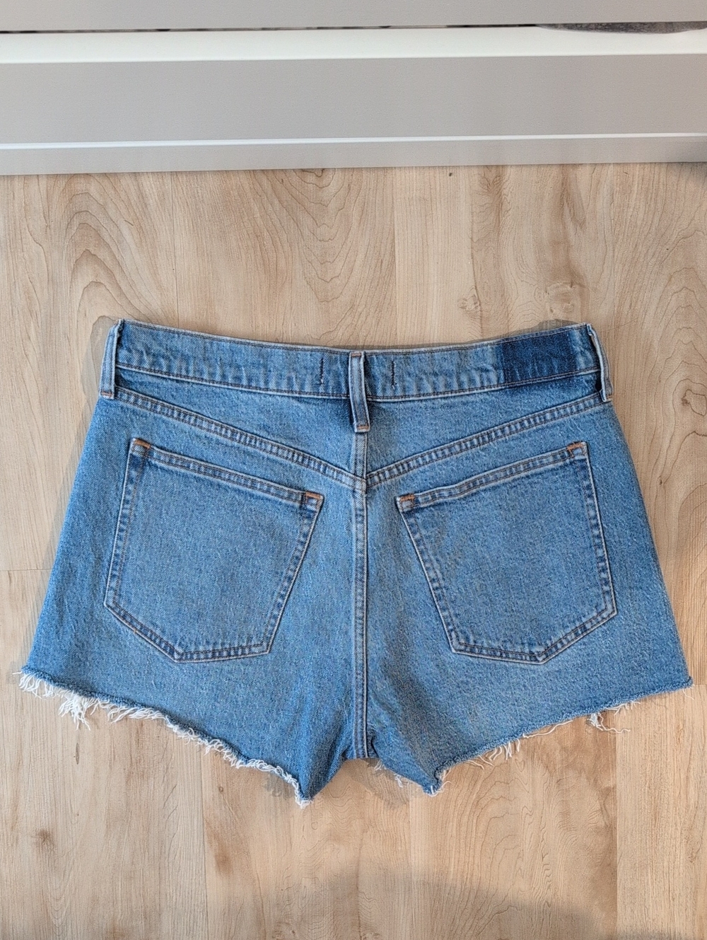 Abercrombie & Fitch High Rise The Mom Short - Picture 2 of 5